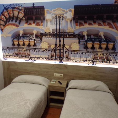 Hostal Serruchi Теруел Екстериор снимка