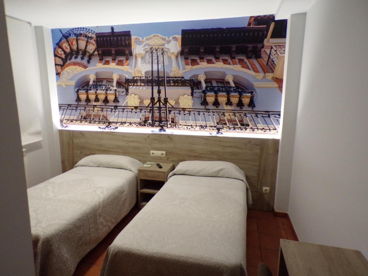 Hostal Serruchi Теруел Екстериор снимка