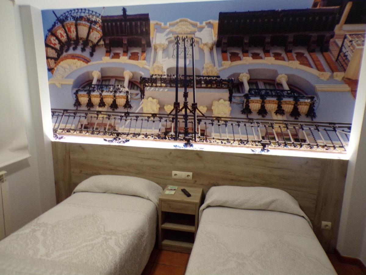 Hostal Serruchi Теруел Екстериор снимка