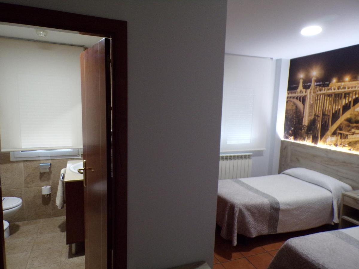 Hostal Serruchi Теруел Екстериор снимка