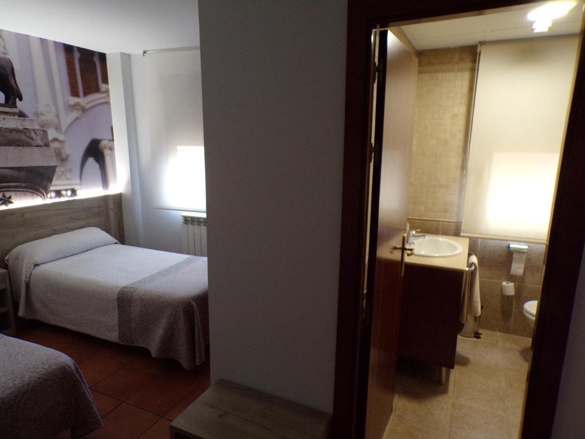 Hostal Serruchi Теруел Екстериор снимка
