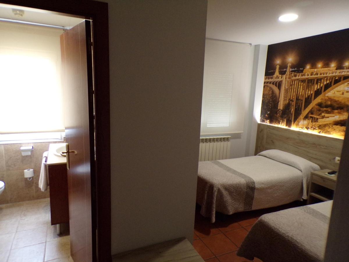 Hostal Serruchi Теруел Екстериор снимка